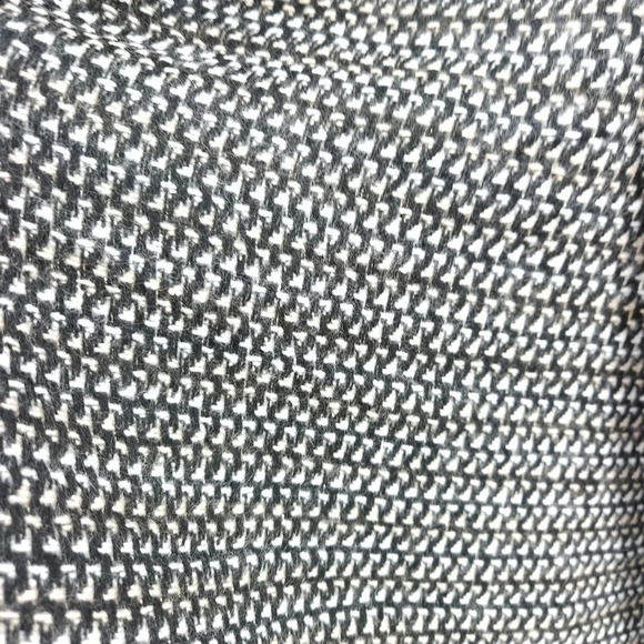 GAP Oversized Wrap Scarf Rectangle Black Cozy Chevron Knit Fringe Hem - Picture 3 of 8